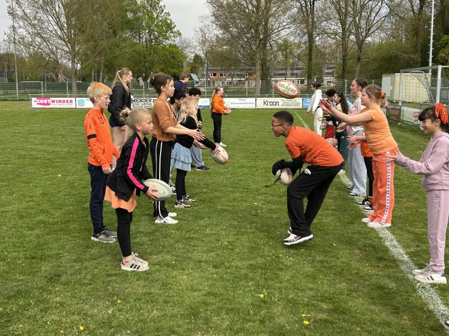OBS Het Noorderlicht viert sportieve Koningsspelen