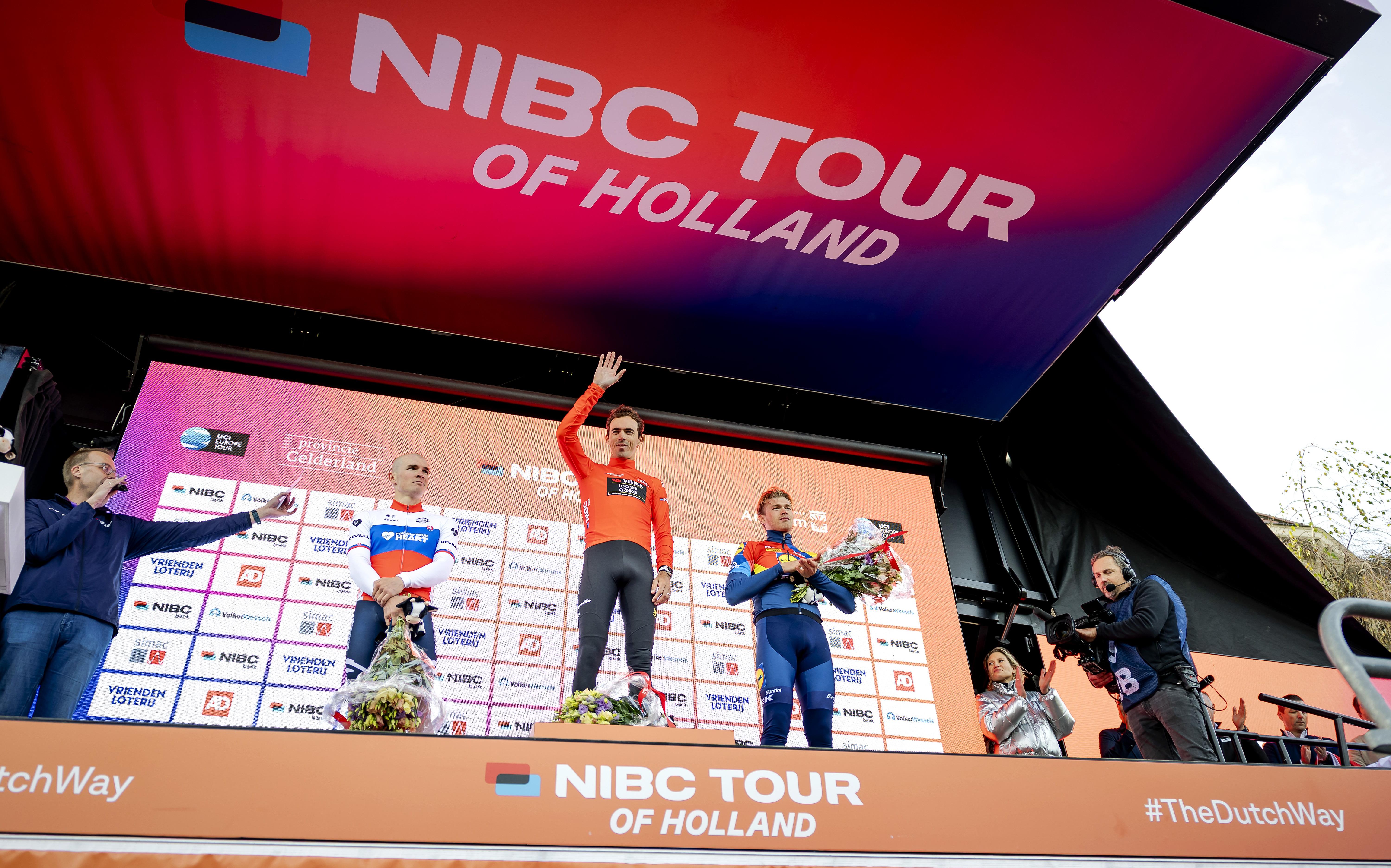 Christophe Laporte (m) won de laatste editie van de Tour of Holland.