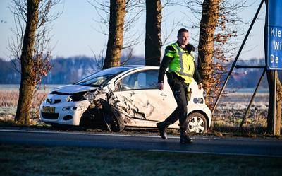 Een automobilist is gewond geraakt bij een botsing met een ander voertuig op de Kielsterachterweg in Hoogezand.