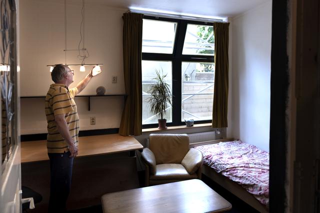 Alex en Marlies zetten nog even de puntjes op de i in de studentenkamer voor hun tijdelijke huisgenoot. Via Hospi Housing hebben zij een kamer in hun huis verhuurd aan een internationale student.                                          