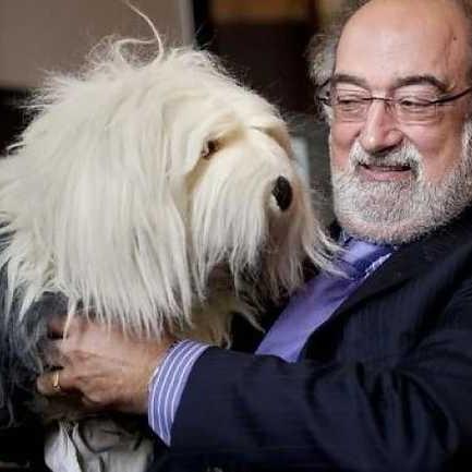Danny Verbiest met Samson, de hond die dankzij Verbiest een stem kreeg.