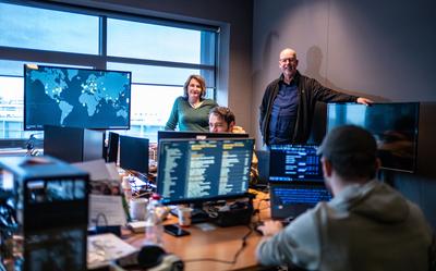 Nienke Hoeksma en Erik Miedema van de MKB Cybercampus. „We moeten af van de schande, want het kan iedereen overkomen.''