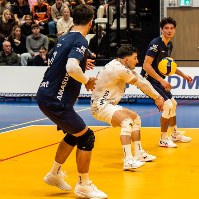 Libero Darian Picklyk (in het wit) maakte Liam Kristjanson warm voor een overstap naar Lycurgus.