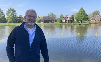 Bert de Groot, general manager van Parc Sandur in Emmen, een park van Center Parcs. Het aantal vakantiewoningen wordt fors uitgebreid.