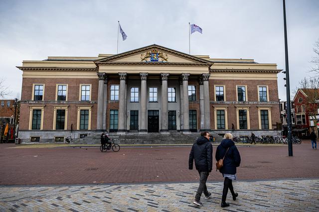 Het Gerechtshof in Leeuwarden veroordeelt een 43-jarige man uit Hoogezand voor doodslag op zijn 7 weken oude baby tot 7 jaar cel.