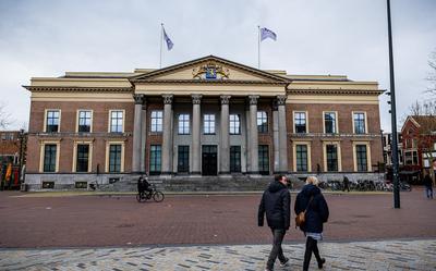 Het Gerechtshof in Leeuwarden veroordeelt een 43-jarige man uit Hoogezand voor doodslag op zijn 7 weken oude baby tot 7 jaar cel.