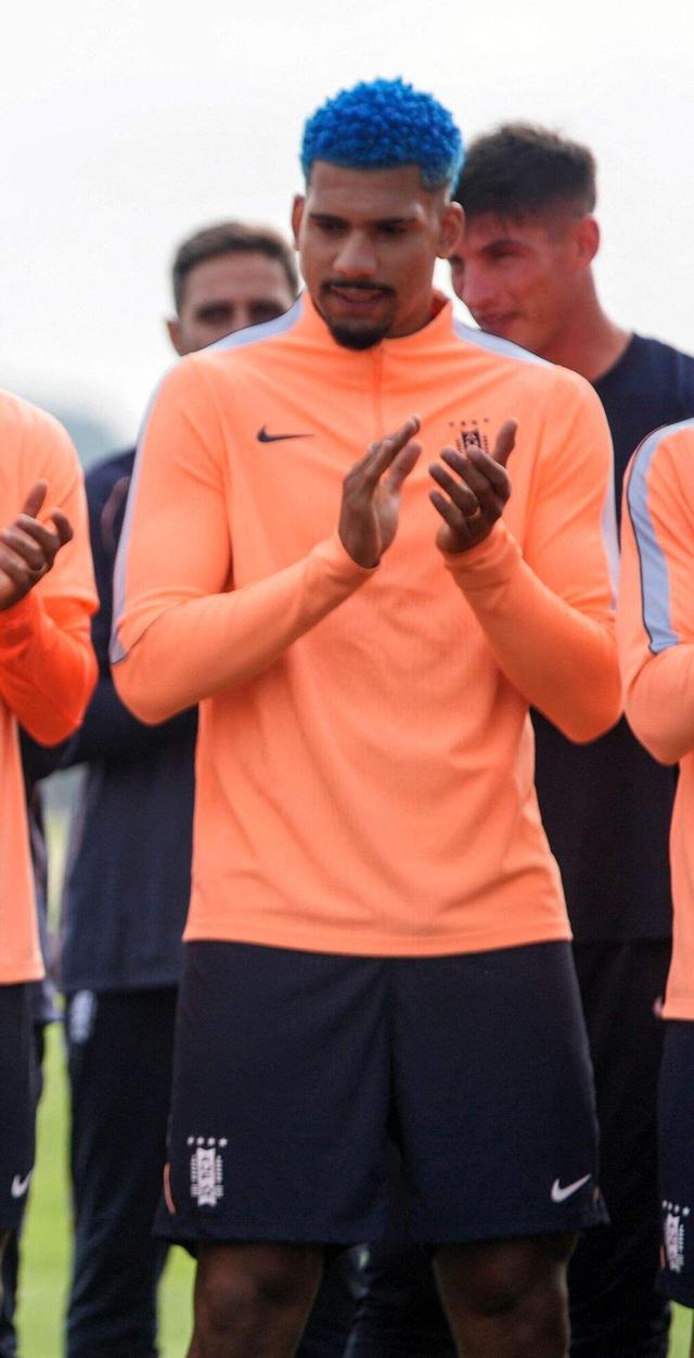 Ronald Araujo van Uruguay met zijn blauwe haardos.