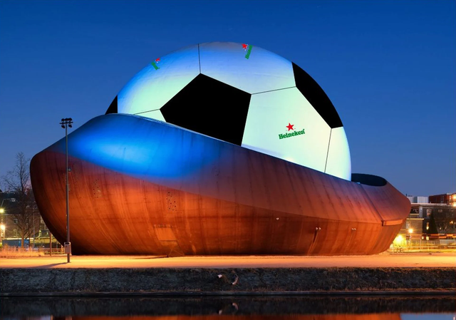 DOT als voetbal tijdens de WK-zomer 2026.