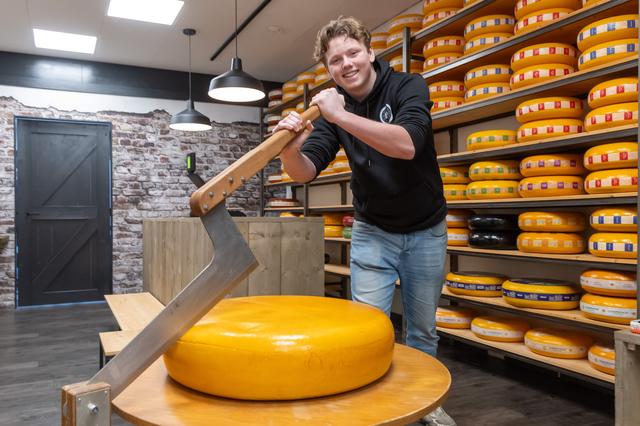Sven begint een eigen kaaswinkel in Hoogeveen