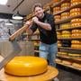 Sven begint een eigen kaaswinkel in Hoogeveen