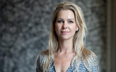 Landbouwgedeputeerde Femke Wiersma van de BBB wil dat er minder reclame wordt gemaakt voor biologische producten. En ze wil eerder gemaakte afspraken voor meer natuurinclusieve landbouw in de toekomst herzien.