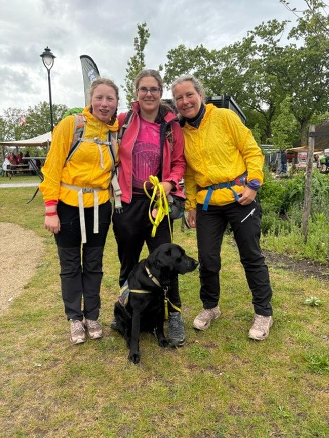 Marthy van Vliet (55), Hanna van Vliet (28) en Julia van den Broek (14) uit Stadskanaal. 