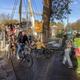 Deze voetgangersbrug bij de Gerrit Krolbrug in Groningen gaat maandag dicht en wordt vervangen door hellingbanen. 