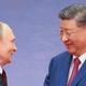 De Russische president Vladimir Poetin (l.) en zijn Chinese ambtgenoot Xi Jinping (r.) tijdens een eerdere ontmoeting. 