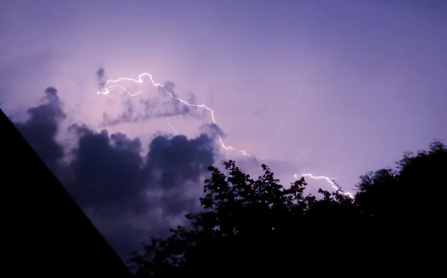 Bliksem en onweer in Schildwolde.