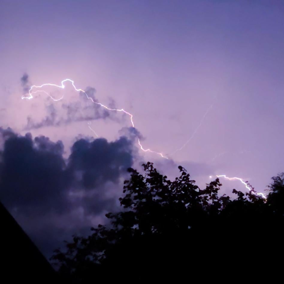 Bliksem en onweer in Schildwolde.