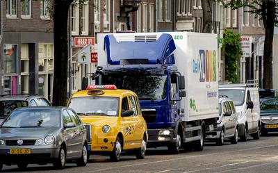 In de binnensteden zie je ze al vaker, maar straks moeten ook de grote trucks hun dagelijkse kilometers op een accu kunnen halen.