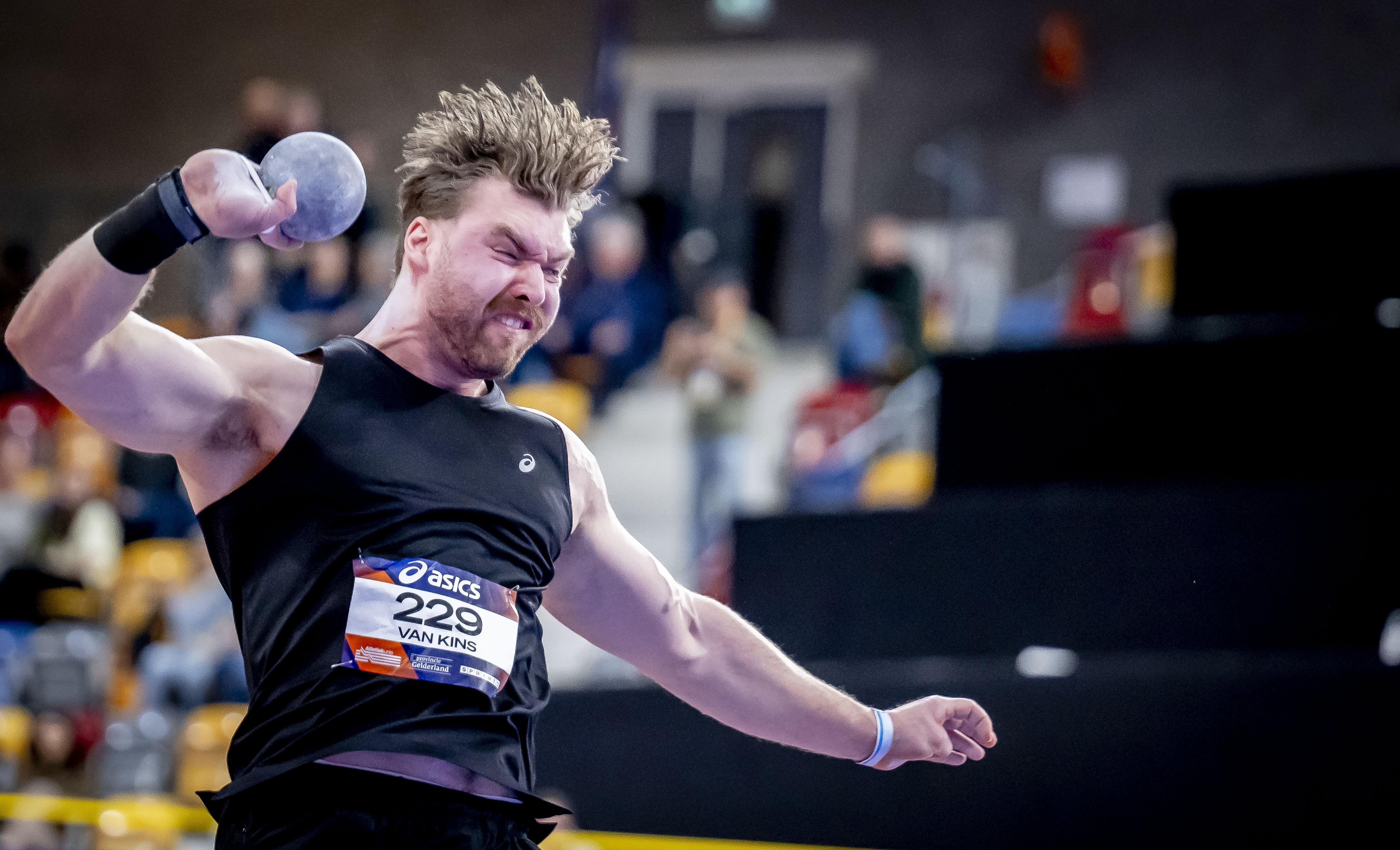 Kogelstoter Bjorn van Kins won zilver op het NK atletiek indoor.