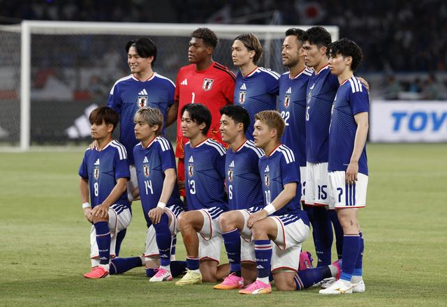 Het Japanse voetbalelftal voor aanvang van een oefenwedstrijd tegen IJsland op 31 mei. 