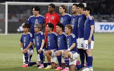 Het Japanse voetbalelftal voor aanvang van een oefenwedstrijd tegen IJsland op 31 mei. 