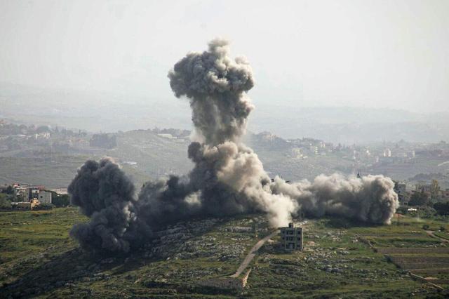 De Israëlische krijgsmacht (IDF) meldt donderdag opnieuw aanvallen te hebben uitgevoerd op Hezbollah in het zuiden van Libanon.