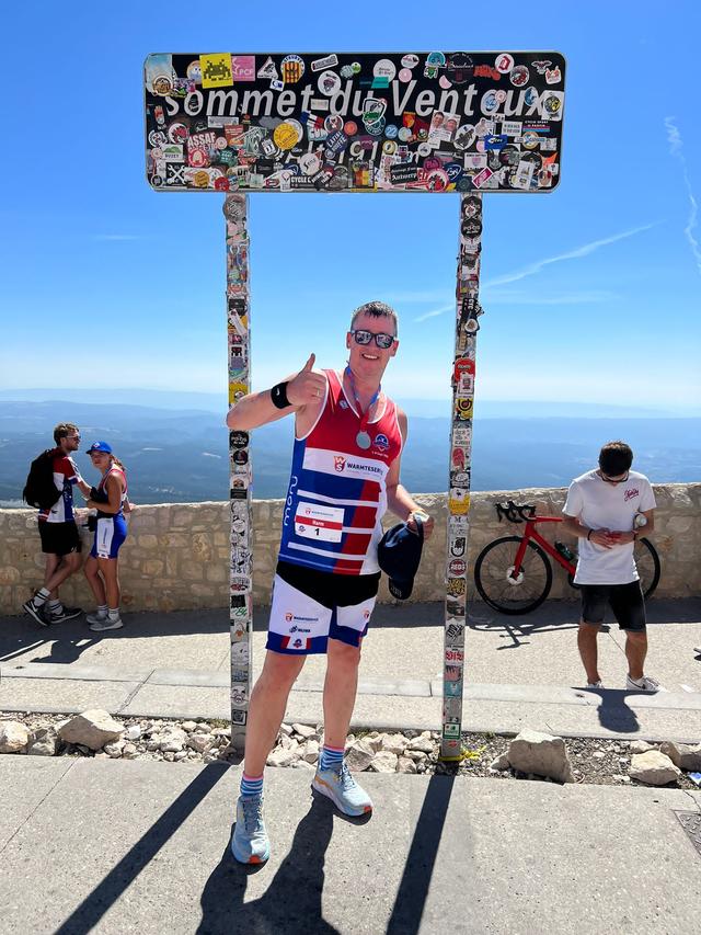 Met de beklimming van de Mont Ventoux wil Harm Vonk een streep zetten onder zijn eigen kanker. 