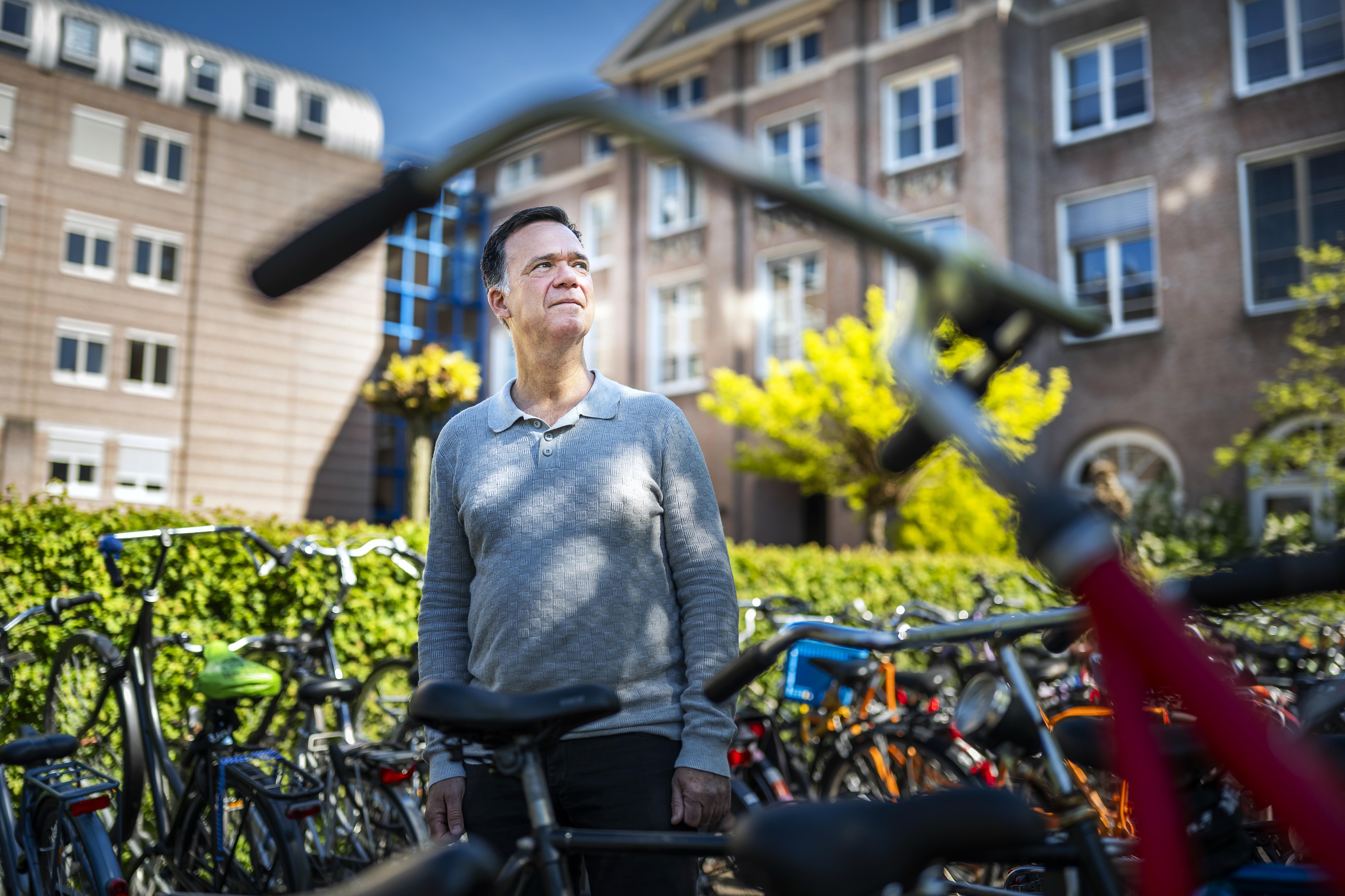 De inzet van mensen met een arbeidsbeperking bij de universiteit begon met de aanpak van verkeerd geparkeerde fietsen.