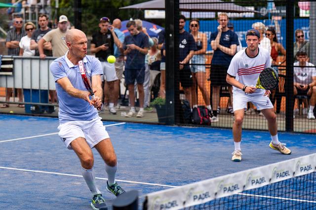 Arjen Robben (links) in actie op een ander padeltoernooi.