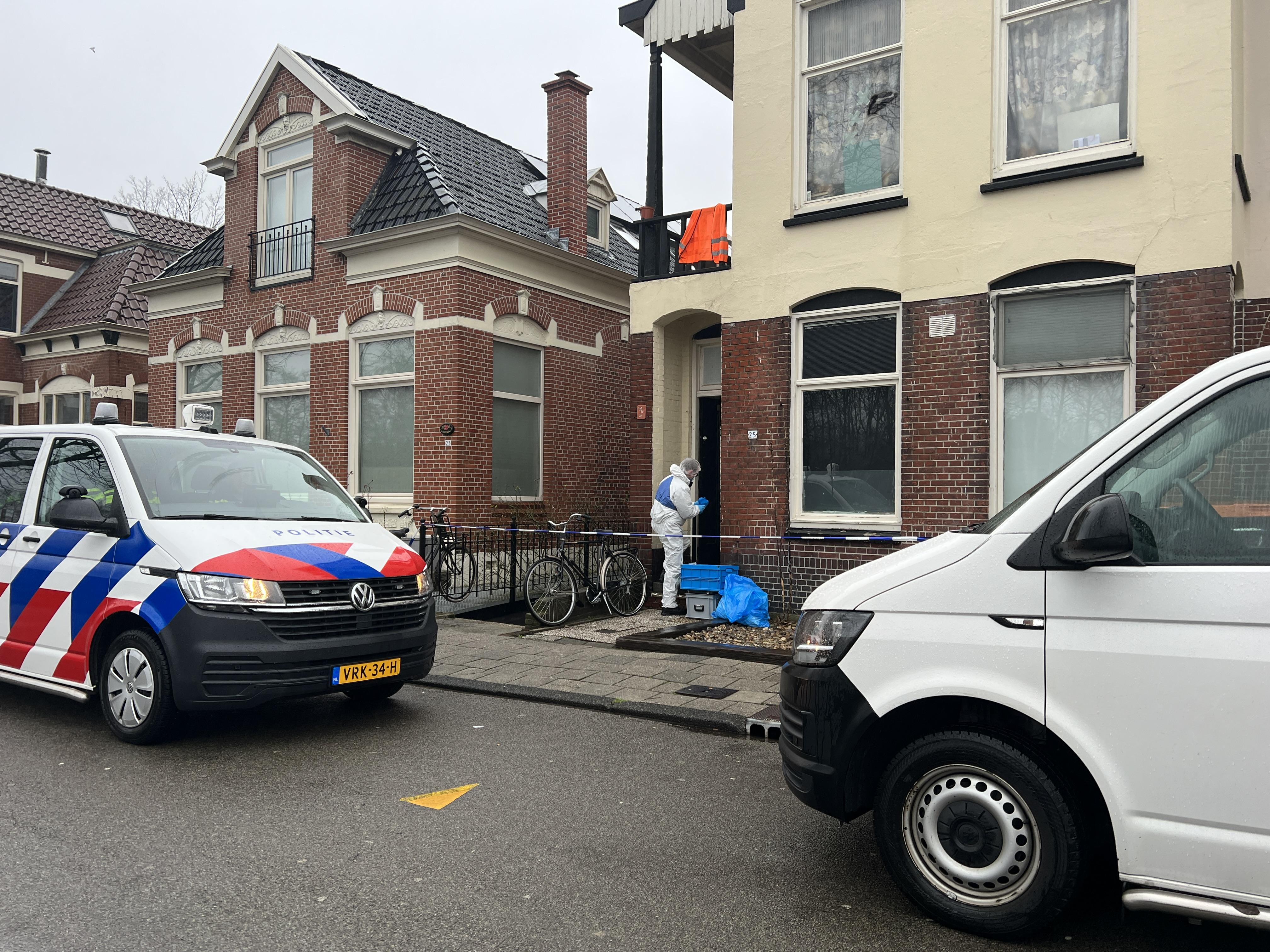De forensische recherche onderzoekt de plek waar in de nacht van donderdag op vrijdag de 37-jarige Ivan werd doodgestoken. 