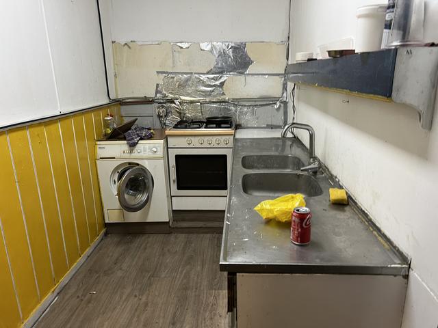 De gezamenlijke keuken van een kamerverhuurpand op de begane grond. Foto: DVHN