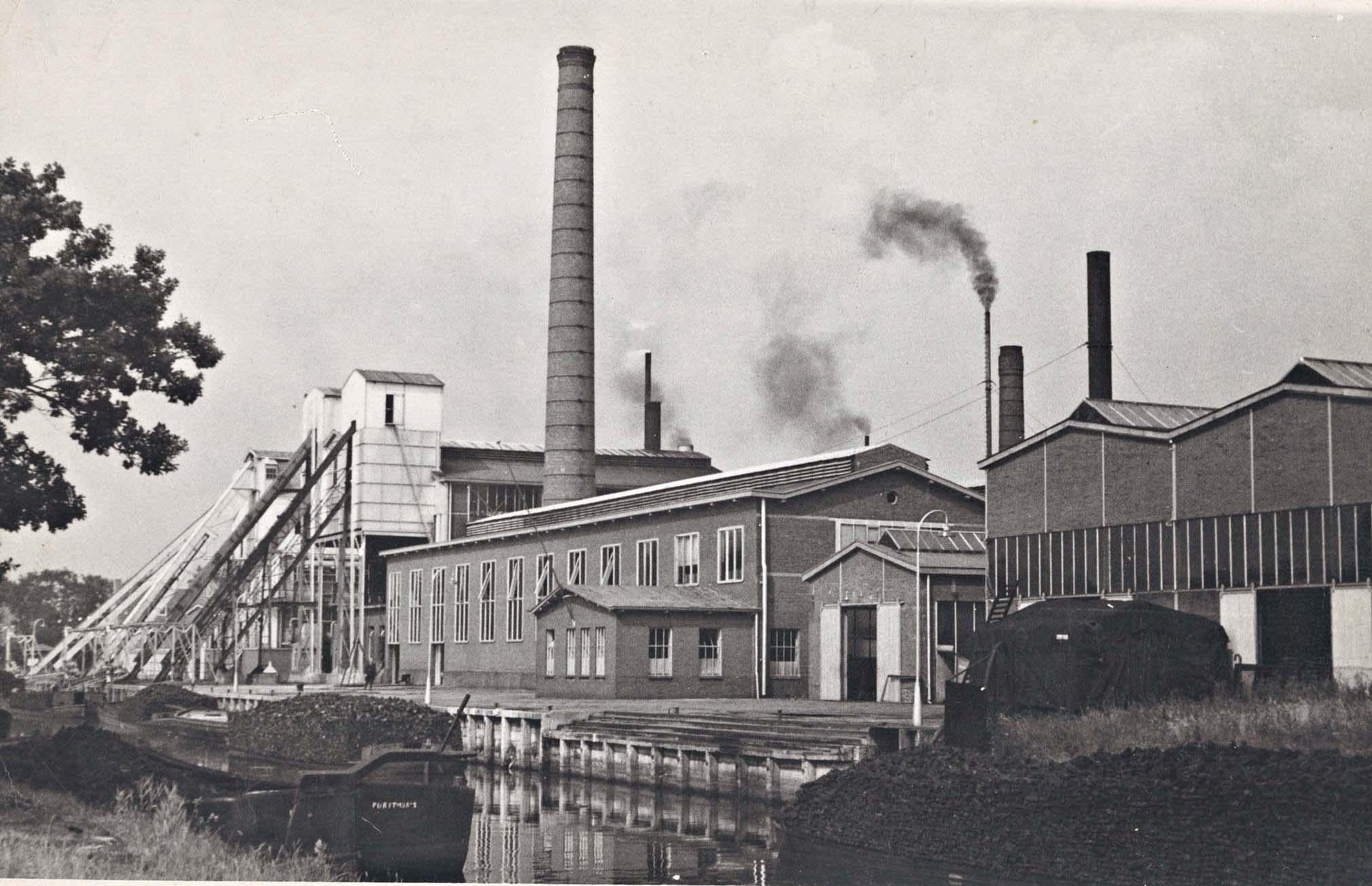 De Purit-fabriek in vroeger tijden.