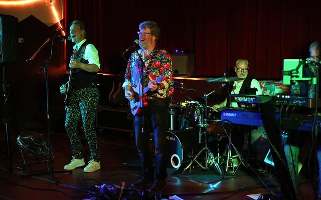 The OutTakes trapt dag twee af van Bog on the Beach.