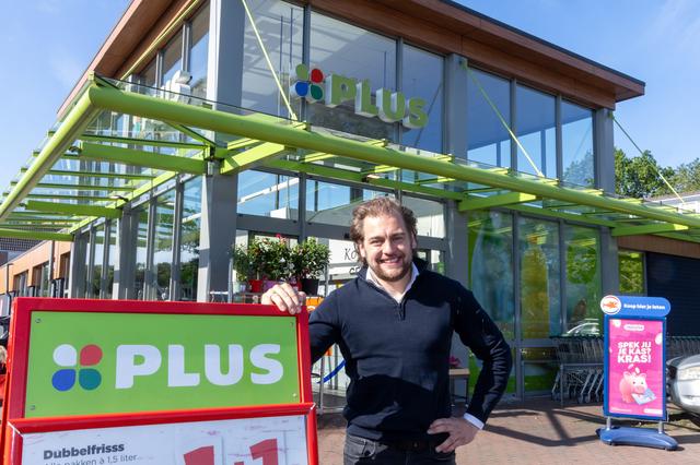 Laurens de Vries (35) uit Dedemsvaart wordt de nieuwe eigenaar van de PLUS in Zuidwolde.