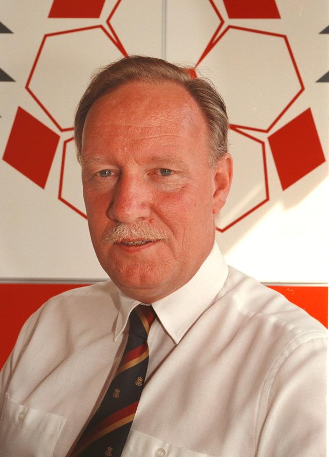 Johan Stuulen toen hij in 1998 bestuurslid werd van FC Emmen.