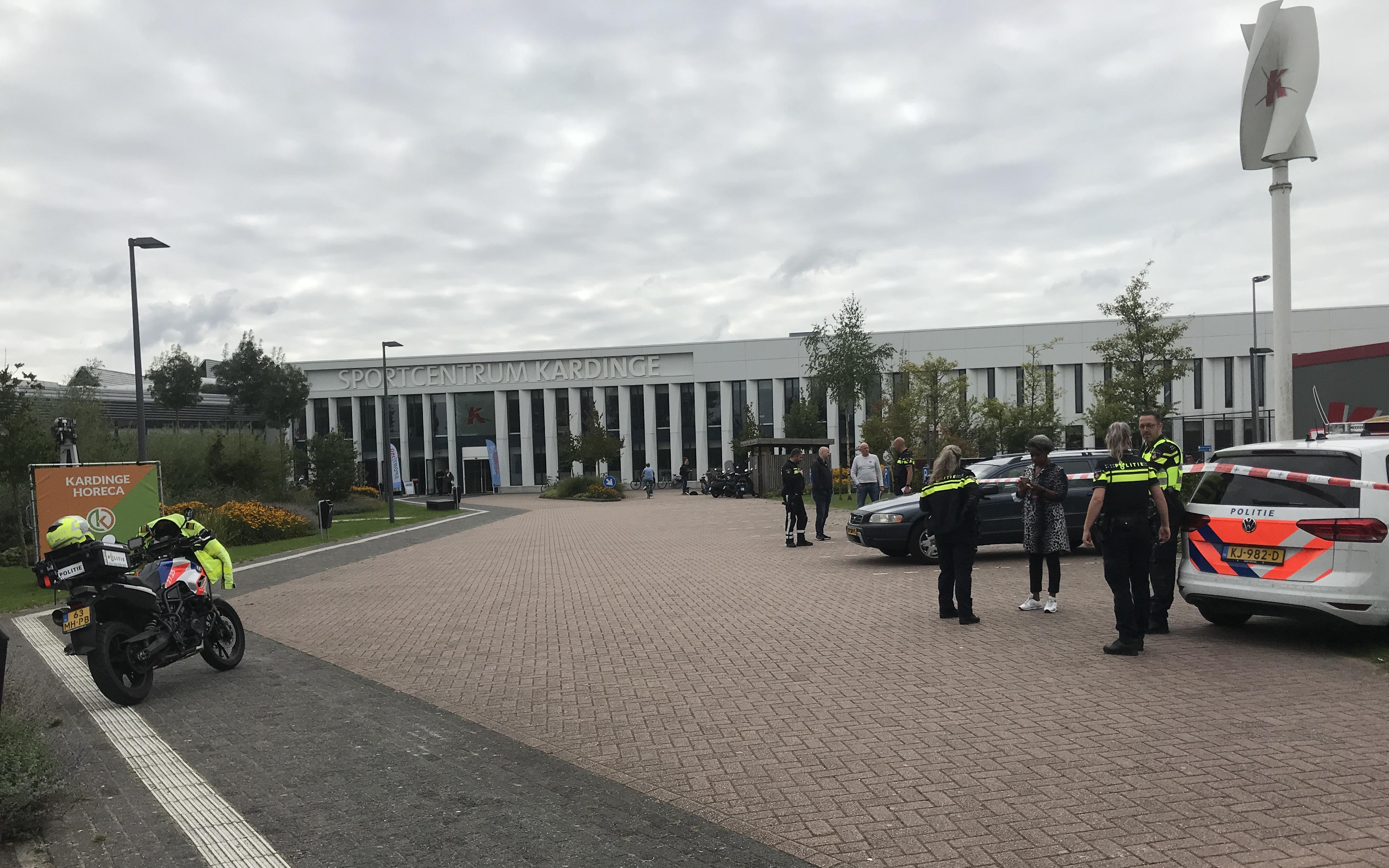 De politie deed uitgebreid onderzoek op het Kardingeplein.