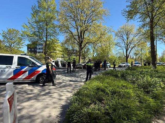 Poltie lost waarschuwingsschoten na achtervolging in Groningen.