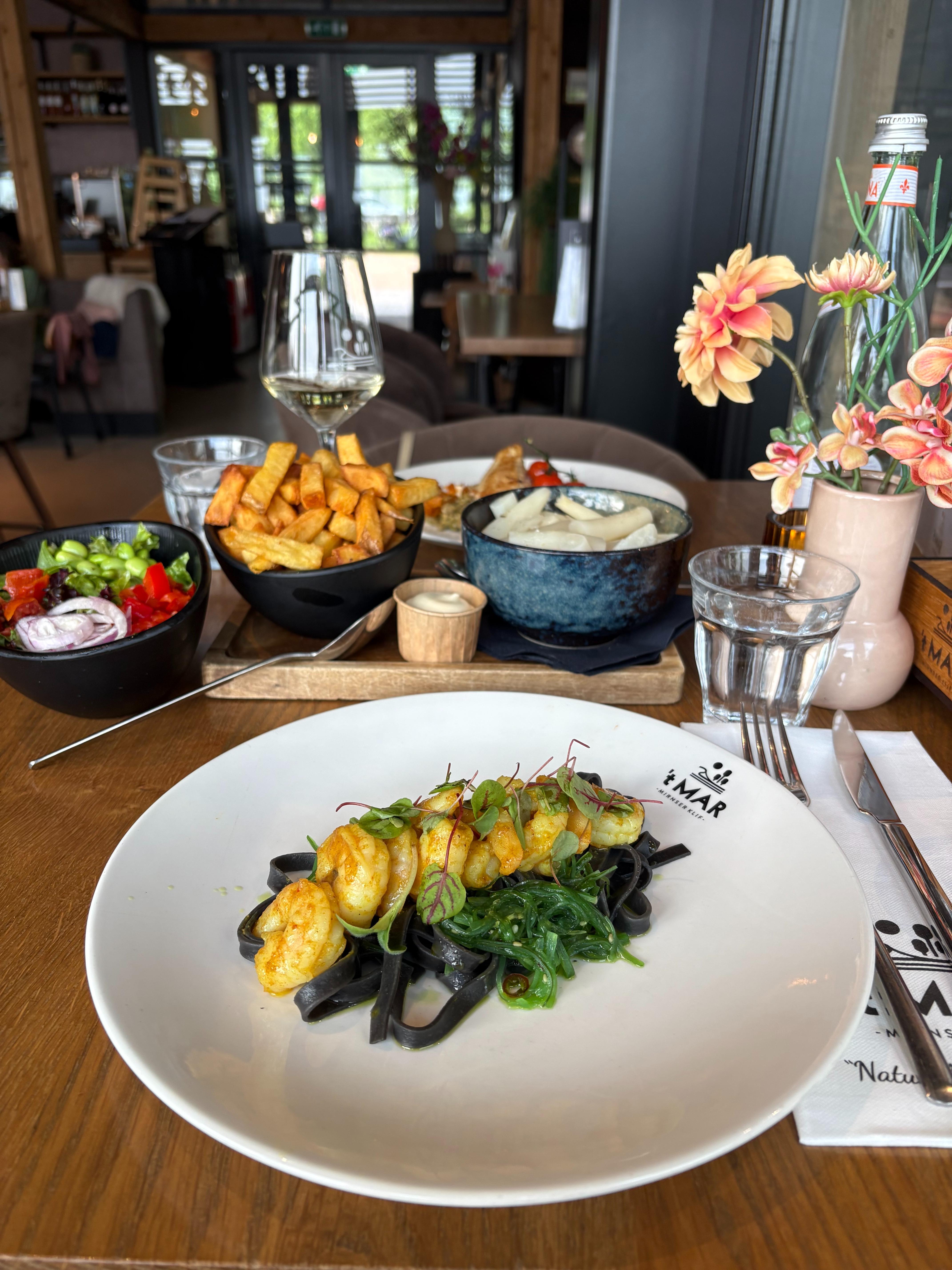 Zwarte pasta met gamba's.
