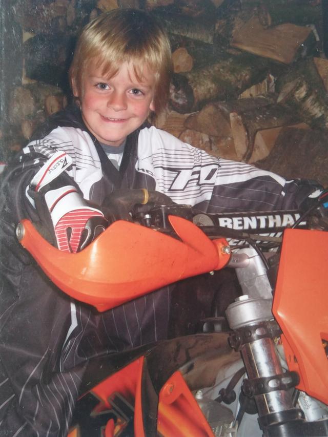Als kleine jongen zit Diëm al op de motor.