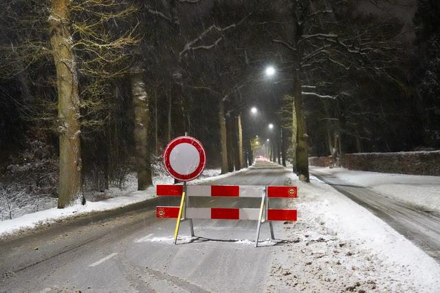De N373 tussen Roden en Norg werd afgesloten.