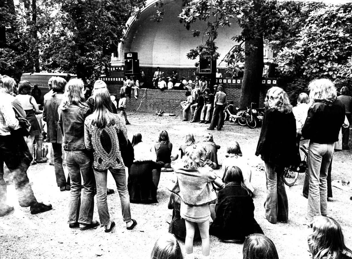 Een van de eerste edities van Sterren in het Bos in 1974, toen nog een Sunday in the park geheten.
