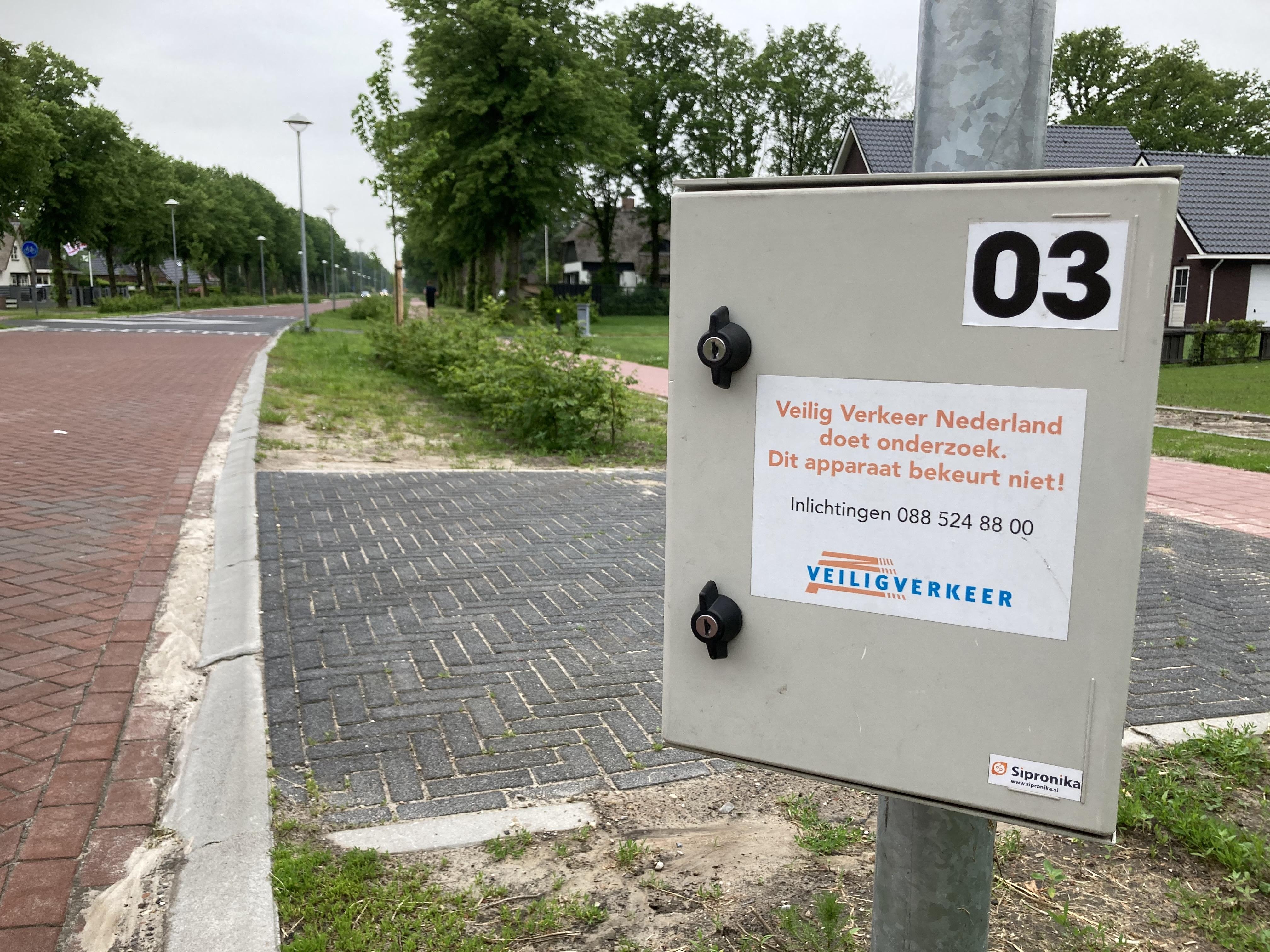 Snelheidscontroles door VNN aan de Ermerweg medio dit jaar.