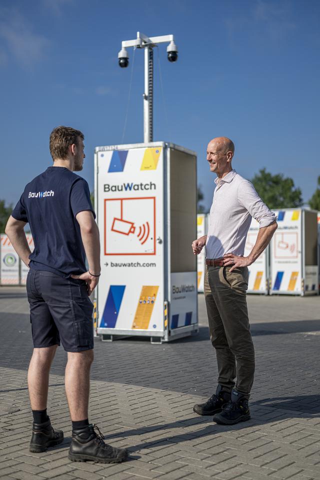 Ronald Boerkamp: ,,Onze meldkamer ziet vaak genoeg dat na werktijd een busje van het eigen bouwbedrijf komt aanrijden.''