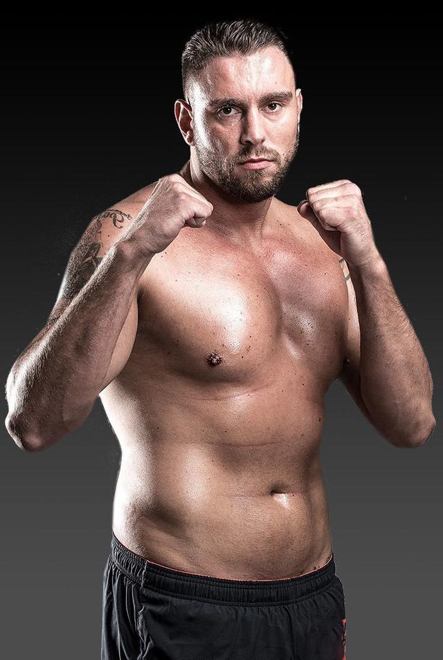 ,,Ik heb maar één klap nodig en dan is het voorbij'', zegt de Groningse kickbokser Michael Duut.