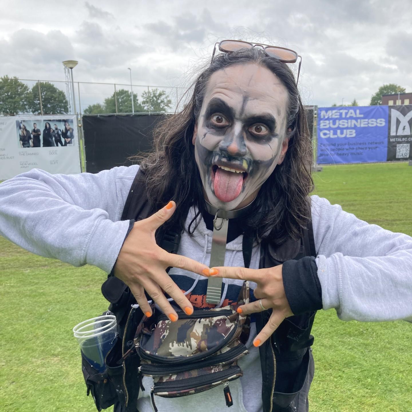 Ischa Dassen heeft het prima naar zijn zin op het meerdaagse festival Pitfest.