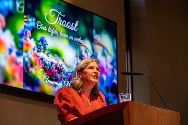 Yvonne Bijl vertelt over het ontstaan van de nummers.