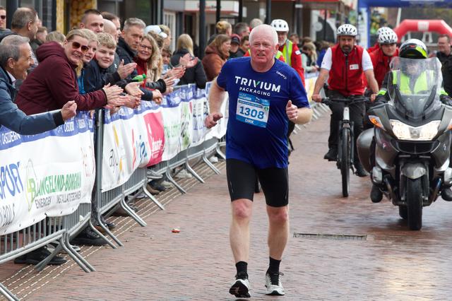 Was Dirk de laatste deelnemer die over de finish kwam? Het leek zo, maar na hem kwamen er nog een paar. 