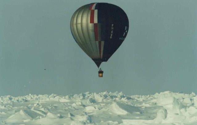 Ike zweeft boven de Noordpool.