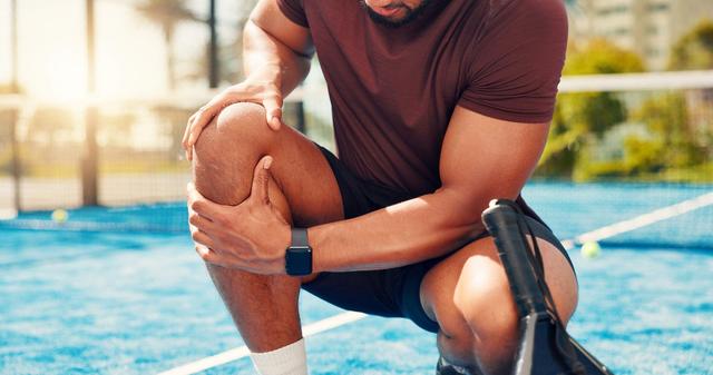 Naast de elleboog krijgen ook de knieën flink te verduren.