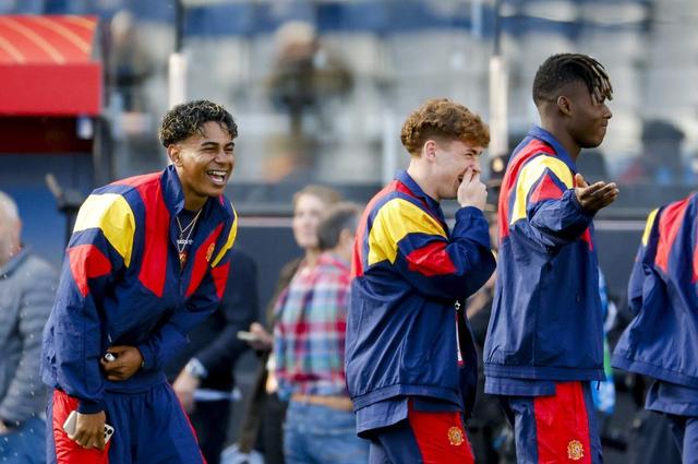 De ster van Spanje Lamine Yamal (links). 