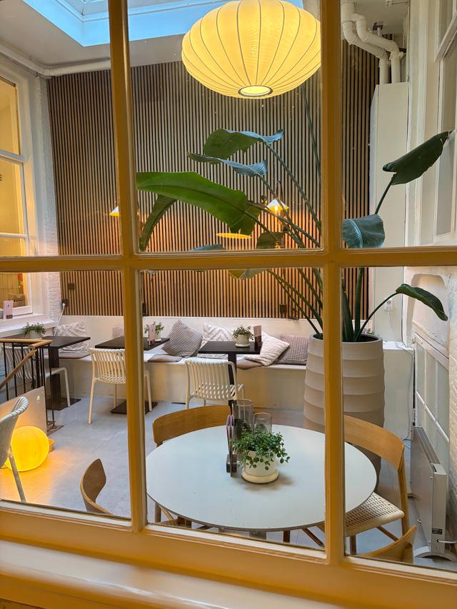 De gezellige binnenkamer.